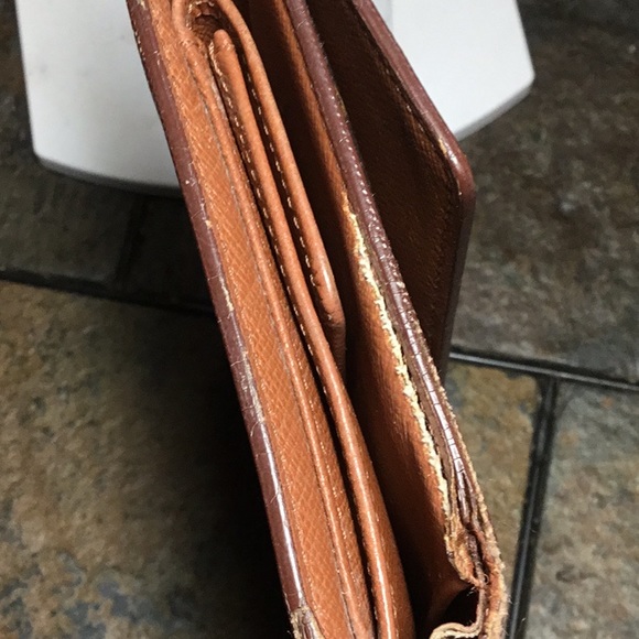 Louis Vuitton Wallet - Picture 7 of 8